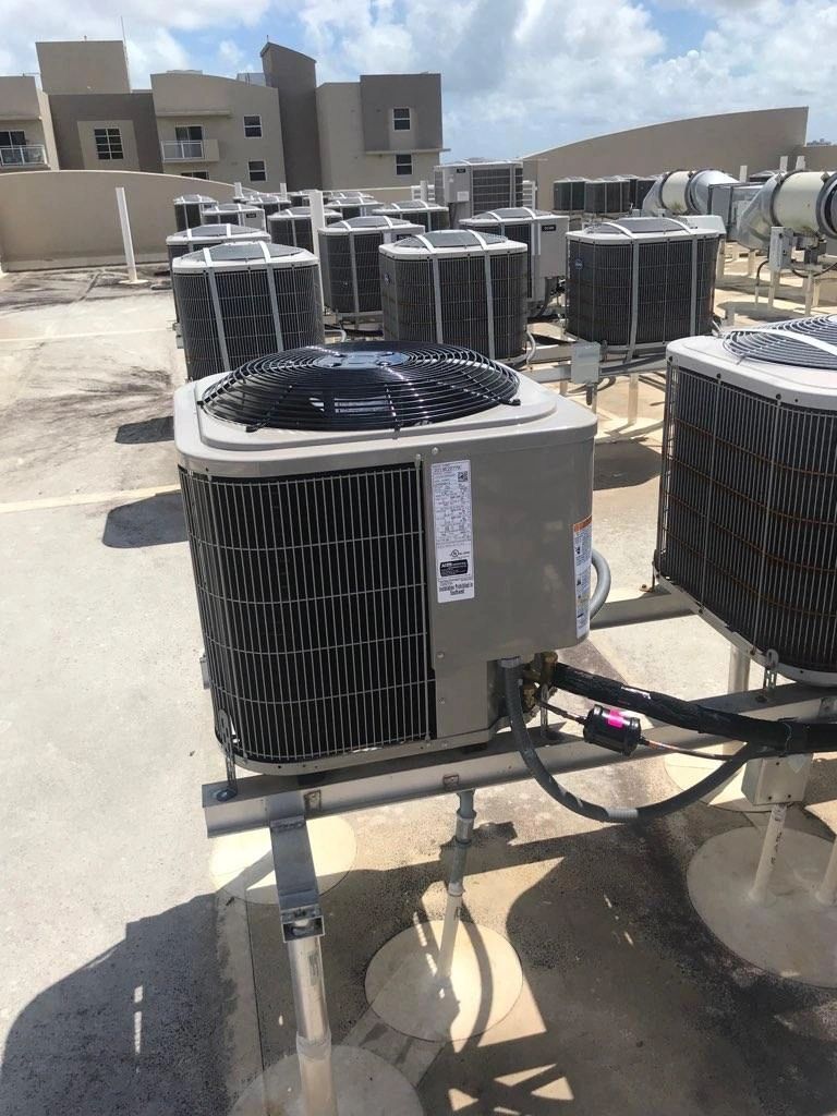 Rooftop commercial HVAC installation